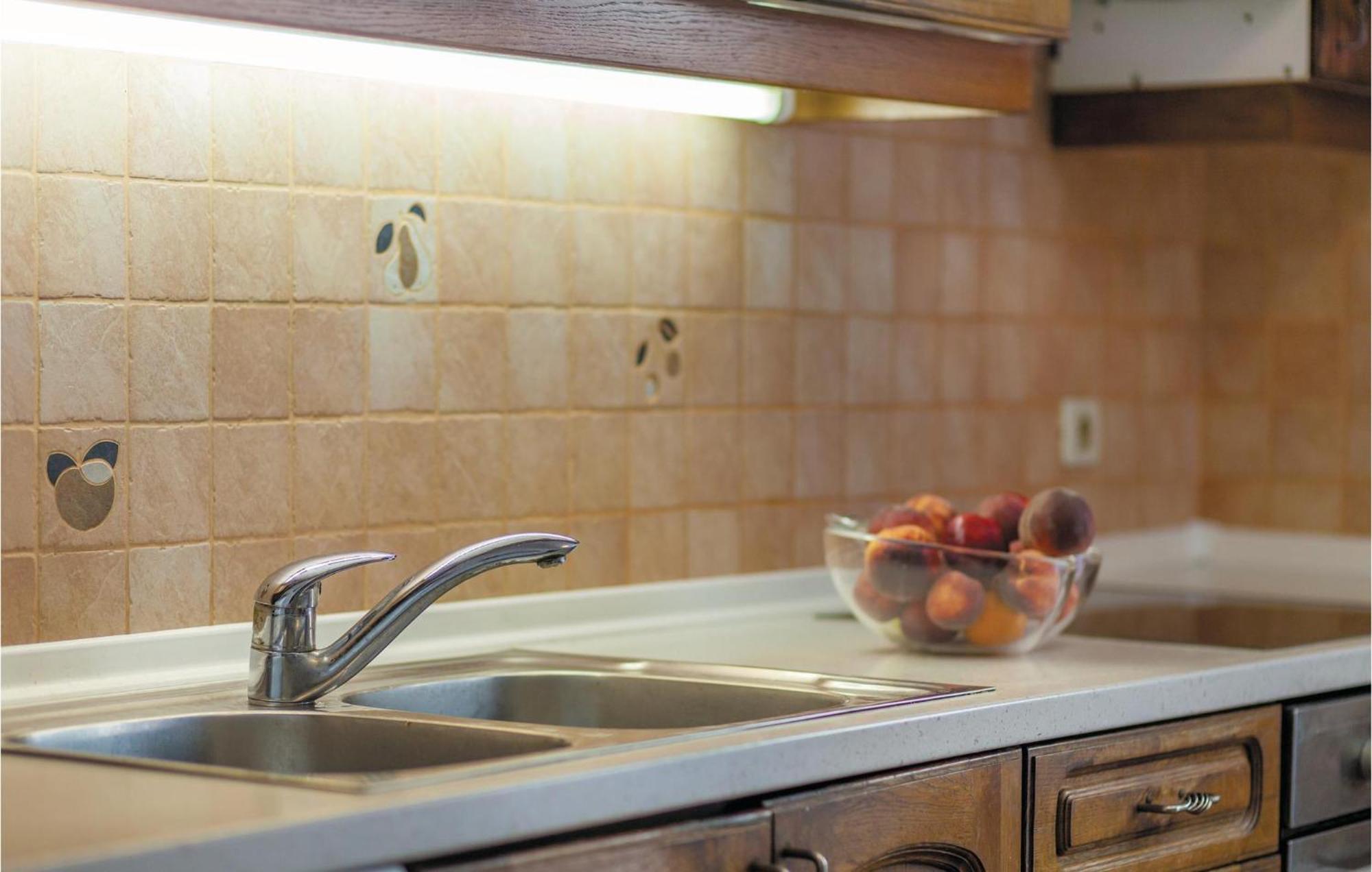 Amazing Home In Podstrana With Kitchen Buitenkant foto