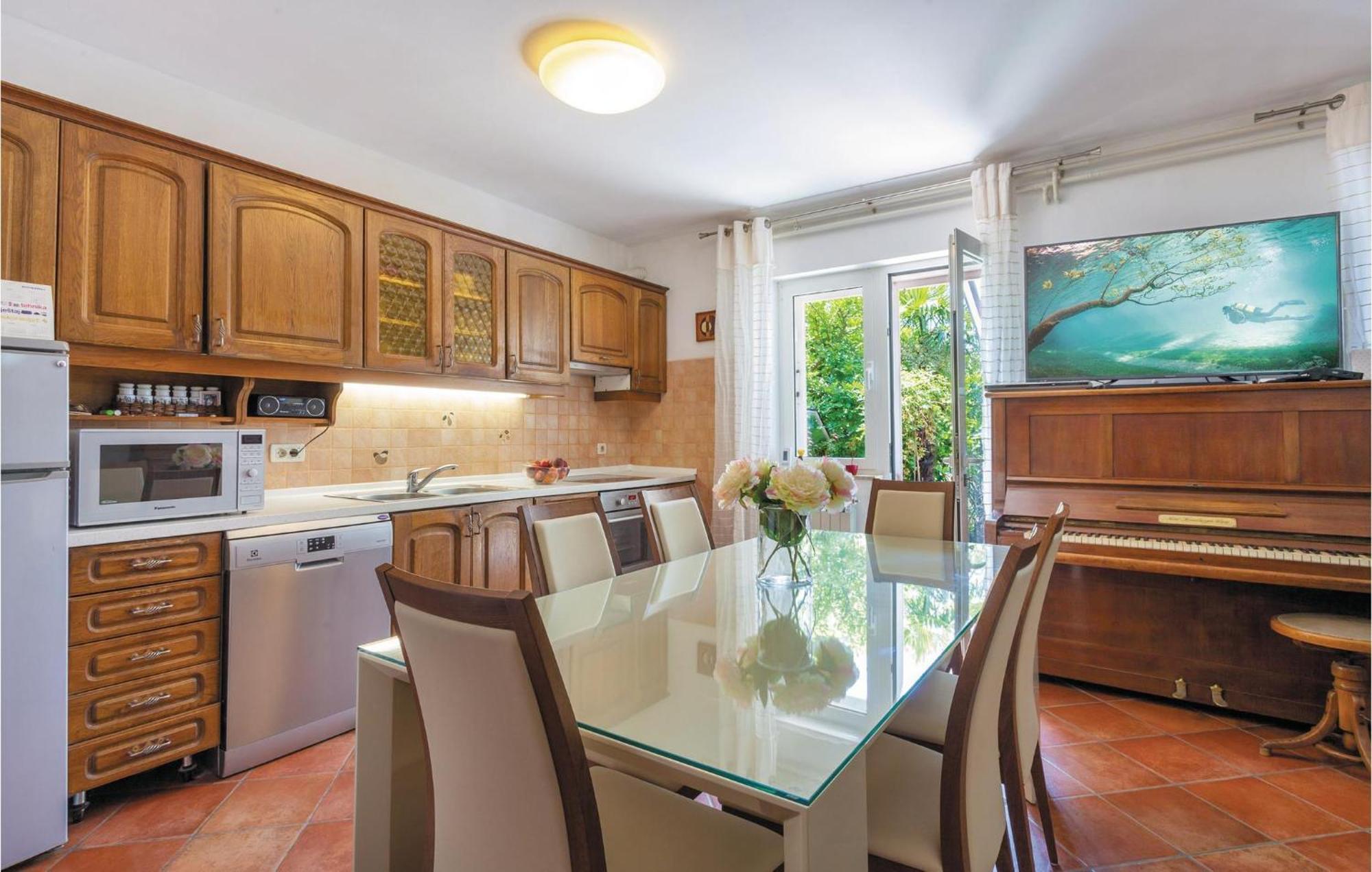 Amazing Home In Podstrana With Kitchen Buitenkant foto