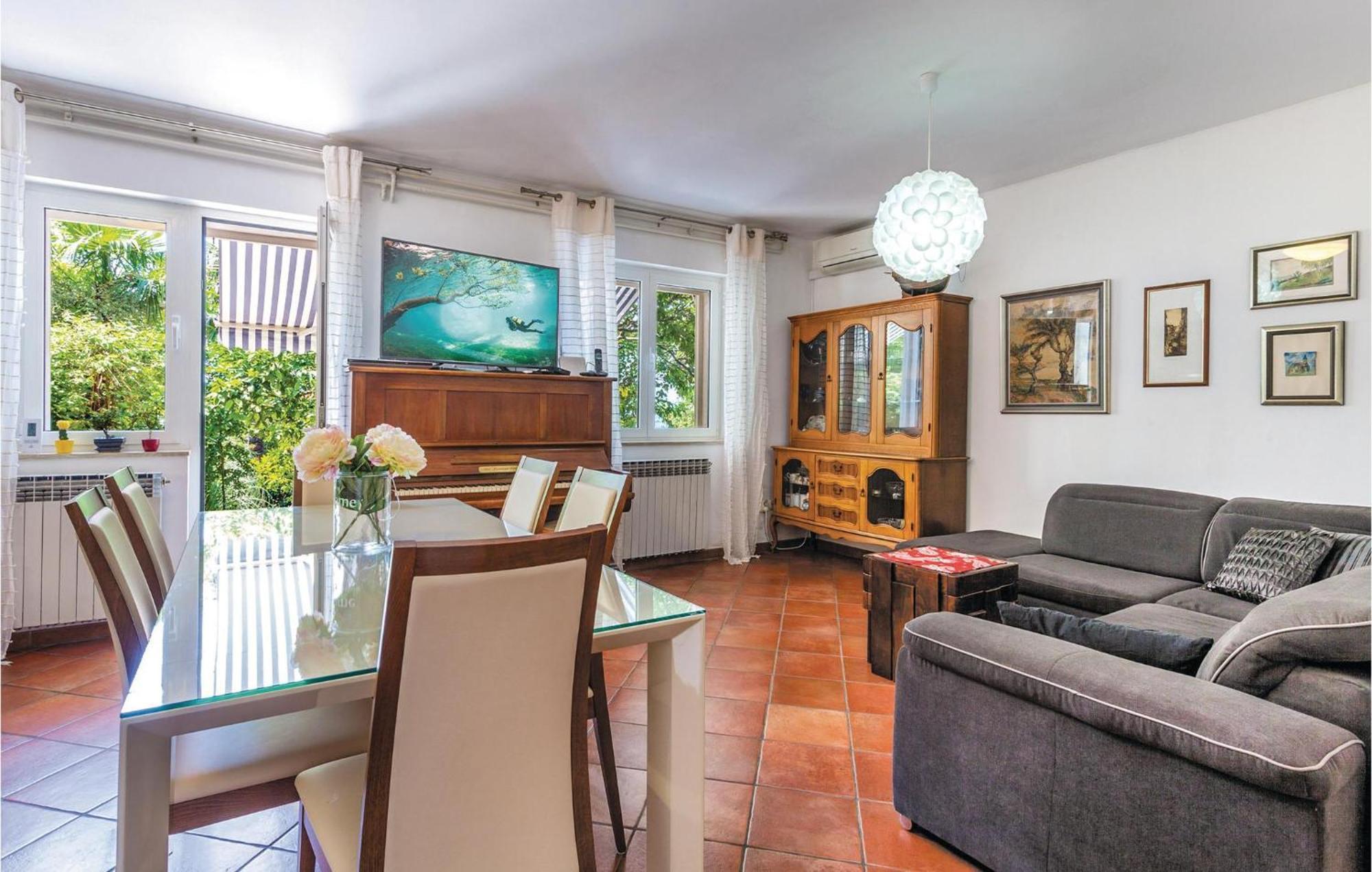 Amazing Home In Podstrana With Kitchen Buitenkant foto