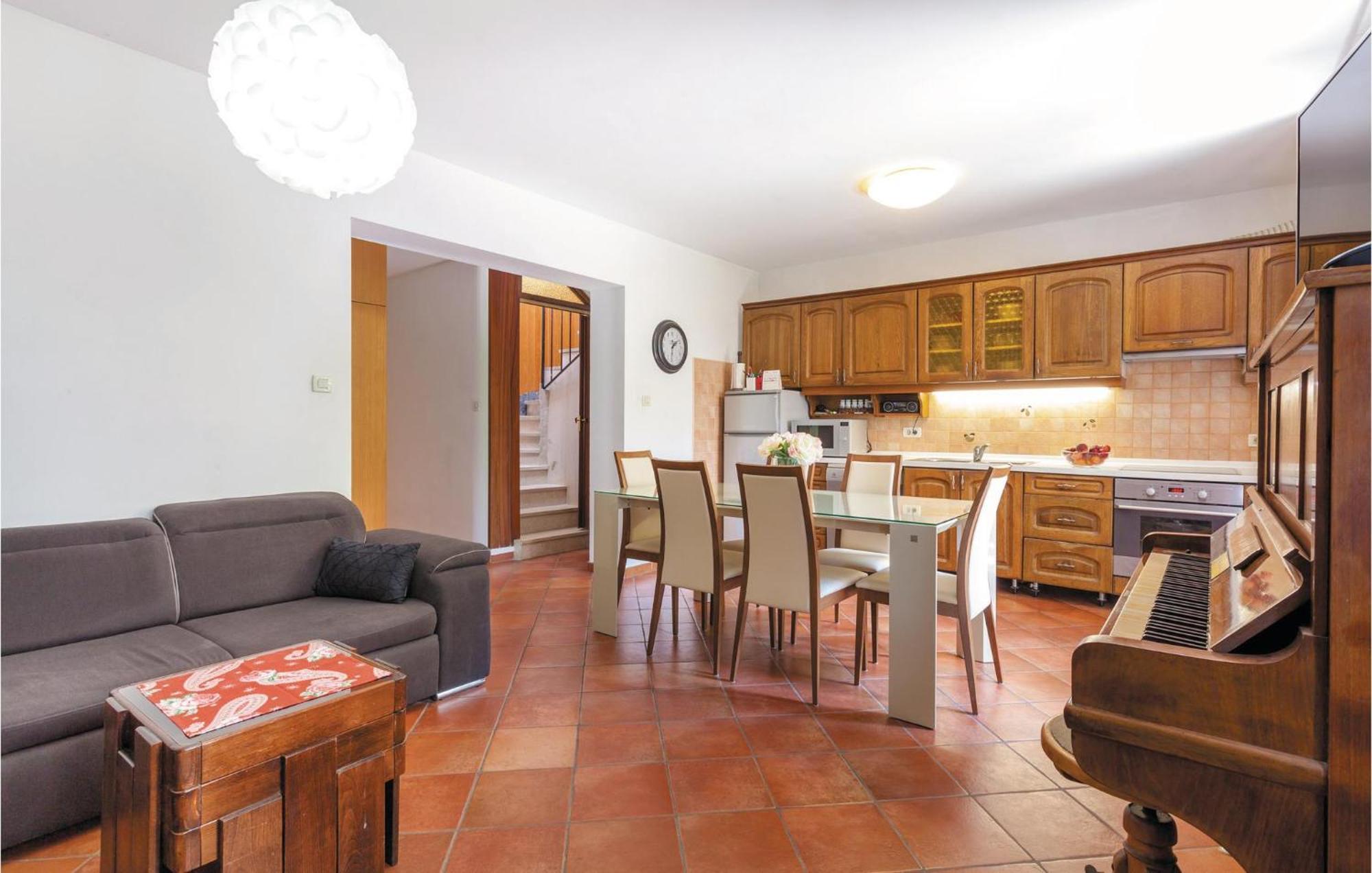Amazing Home In Podstrana With Kitchen Buitenkant foto